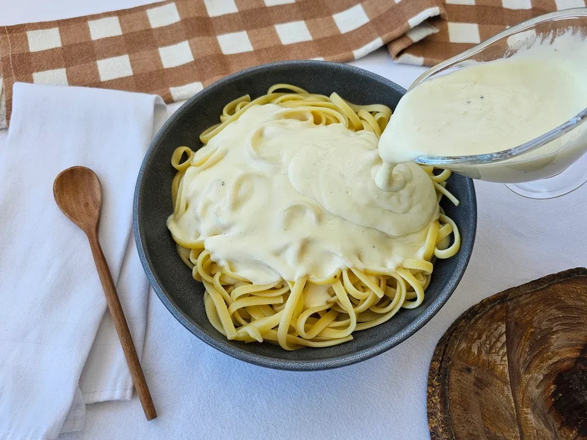Macarrão com Molho Branco Cremoso: Receita Italiana Clássica com Toque Brasileiro