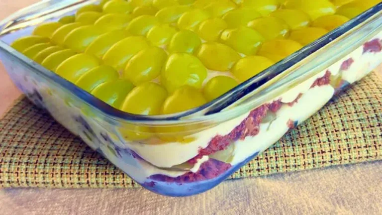Pavê de Bolo de Chocolate com Uva: Sobremesa Fácil e Irresistível
