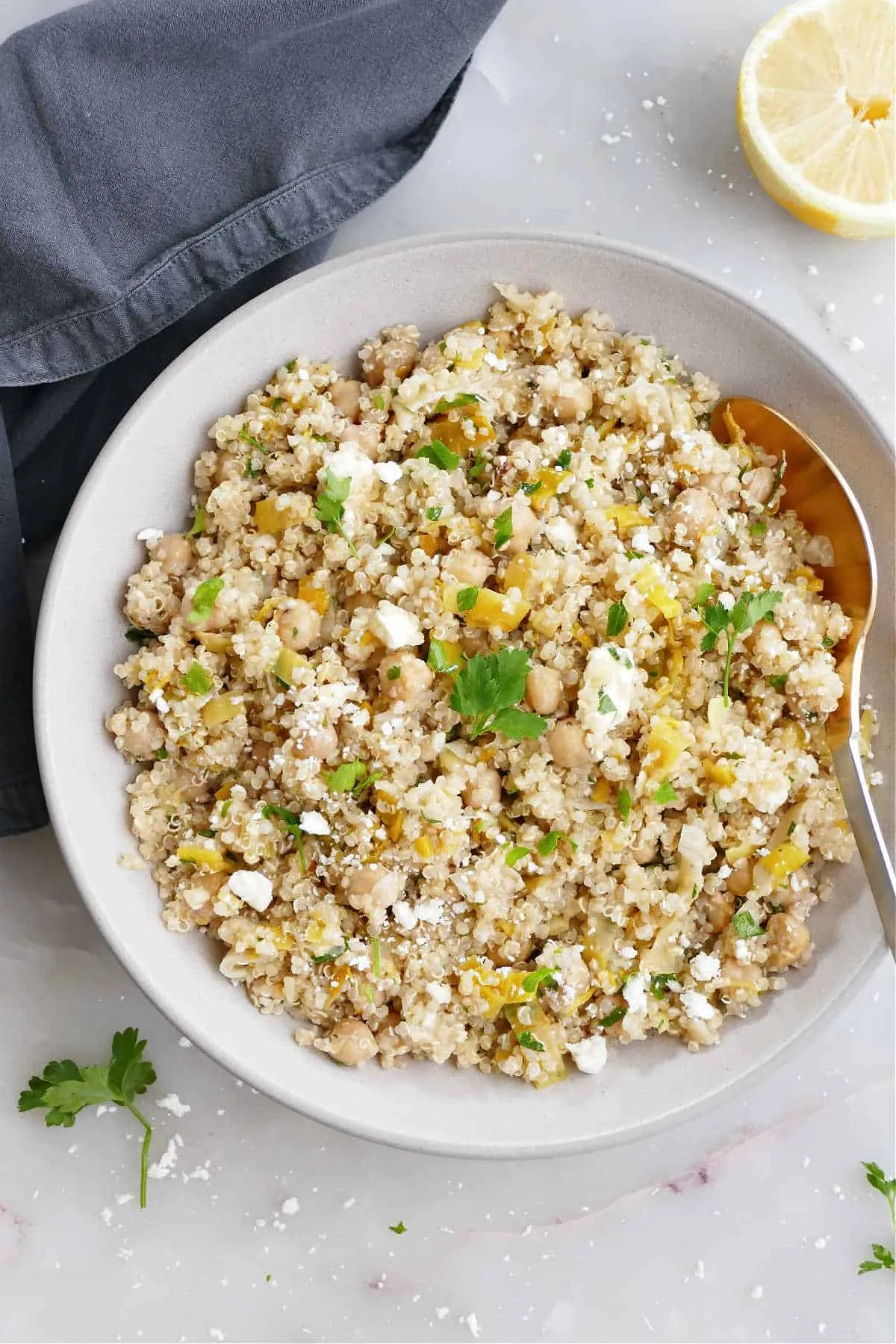 Salada de Quinoa com Alho-Poró e Limão: Prato Nutritivo e Refrescante